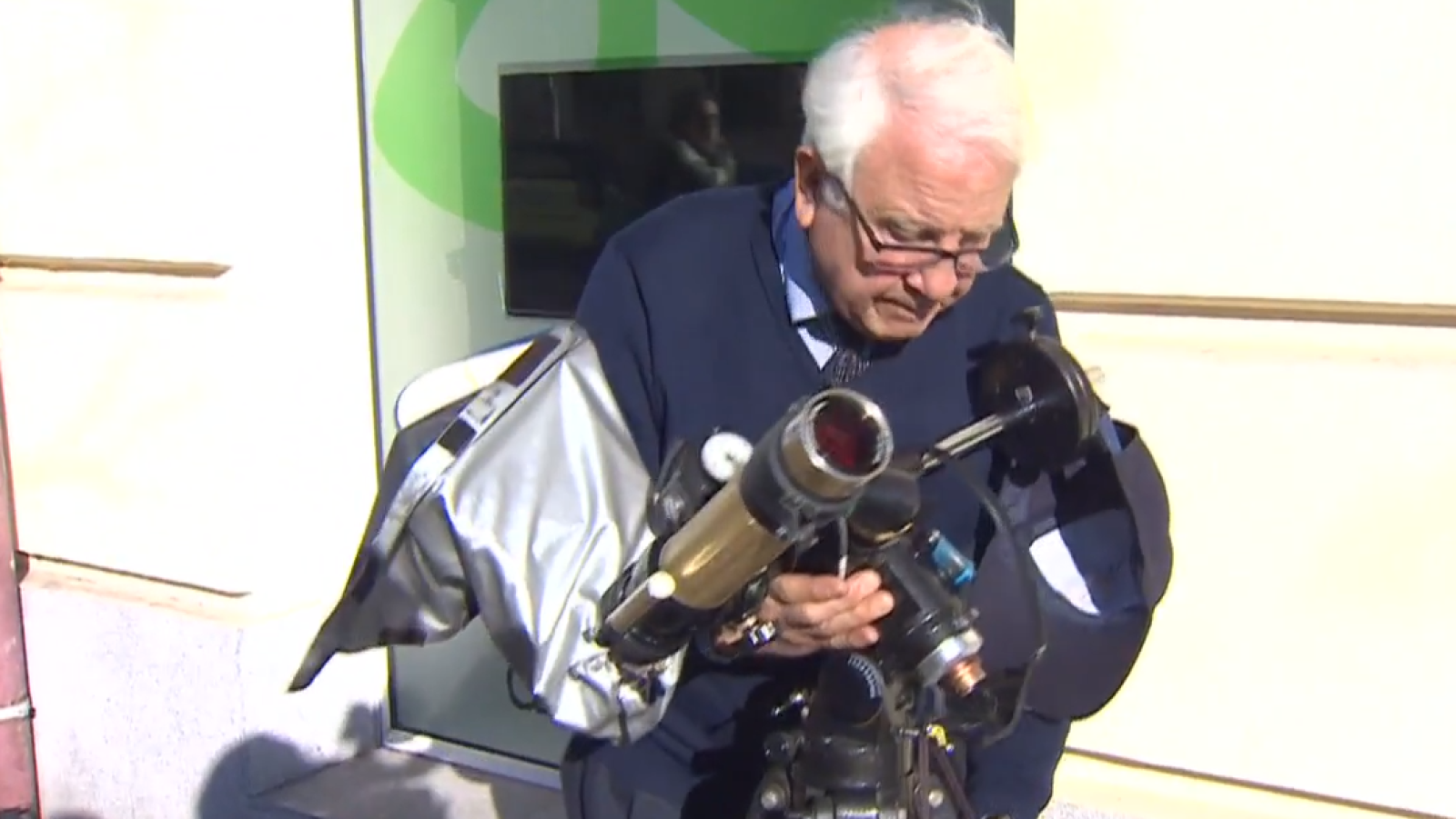 Un astrónomo aficionado fotografía al sol todos los días durante 40 años - RTVE.es | Ver