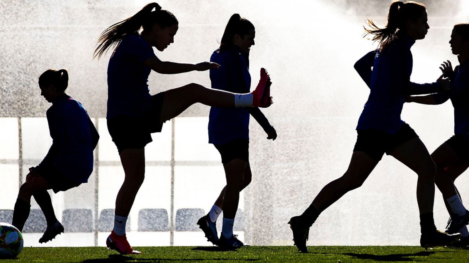 El fúbol estadounidense ofrece becas para jugadoras españolas | Ver
