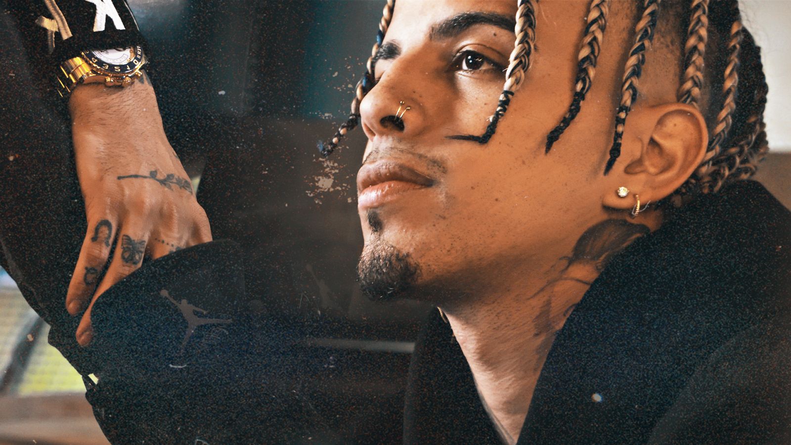 Rauw Alejandro busca el hater en su vídeo "Mis días sin ti" | Ver