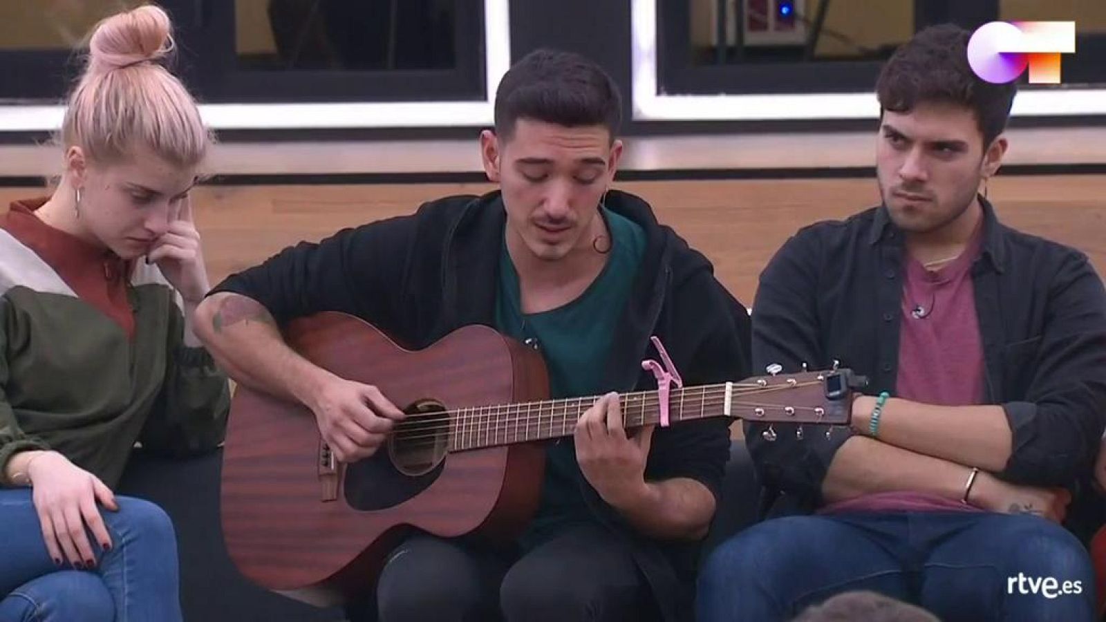 Bruno canta su canción "Simple touch" en la clase de composición de Manu Guix en la Academia de Operación Triunfo 2020