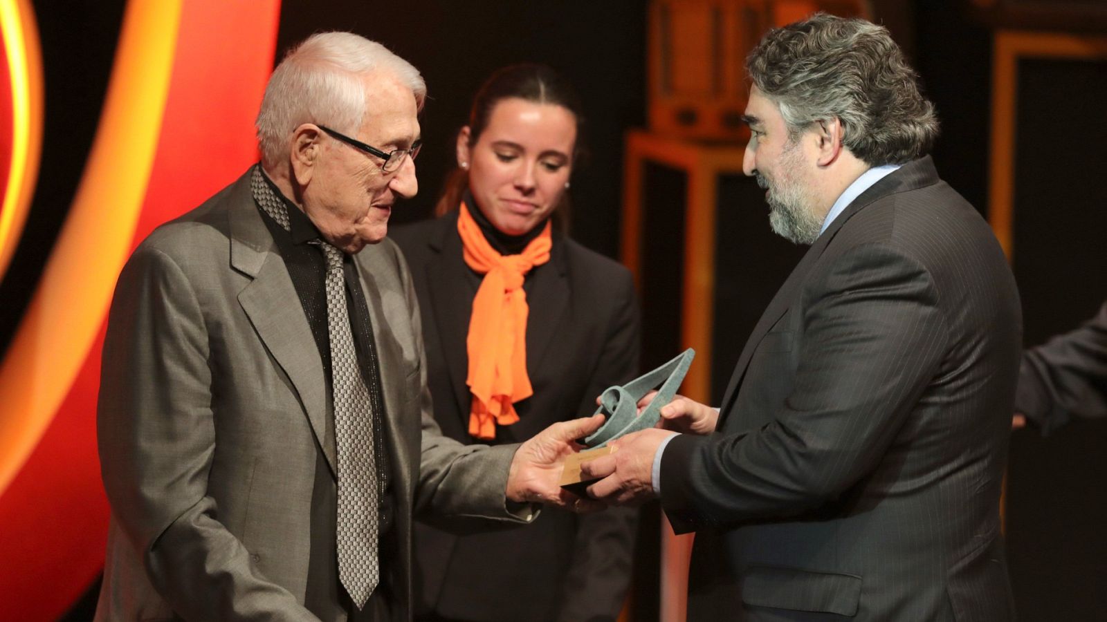 Pedro Itullarde consigue el premio `Ojo Crítico¿ de Radio Nacional a toda su trayectoria - RTVE.es | Ver