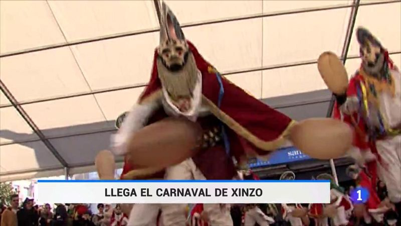 El carnaval de Xinzo, en Ourense, es uno de los tres de España que tiene la categoría de Fiesta de Interés Turístico Internacional, y cada año reúne a más de 20.000 visitantes. Ya no hay alojamiento. Entre sus atractivos, la tradición de sus disfrace