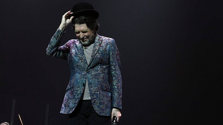 Telediario 1 - Joaquín Sabina presenta una "evolución favorable" y  permanece en la UCI tras la  operación por un hematoma intracraneal