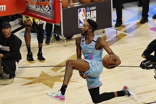 Telediario 1 - Derrick Jones Jr. gana el concurso de mates, en un ajustado duelo con Gordon