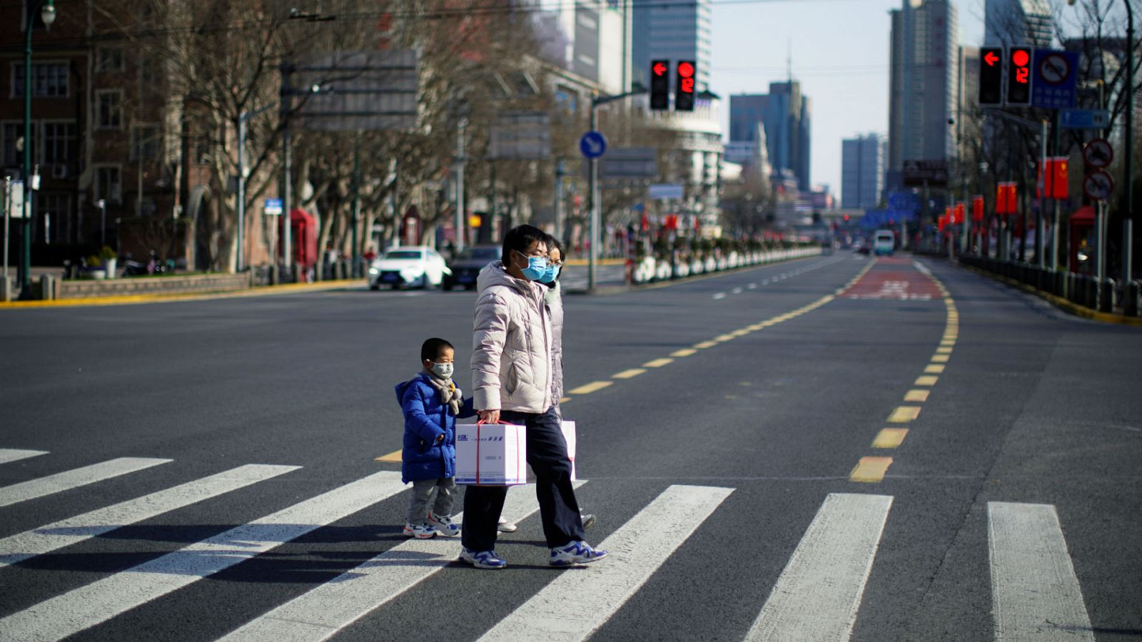 Aunque el 99% de los casos se están produciendo en China oriental, el mundo está pendiente de varios cruceros, pues algunos de sus pasajeros han dado positivo una vez que han abandonado las embarcaciones y han puesto rumbo a sus países de origen.
