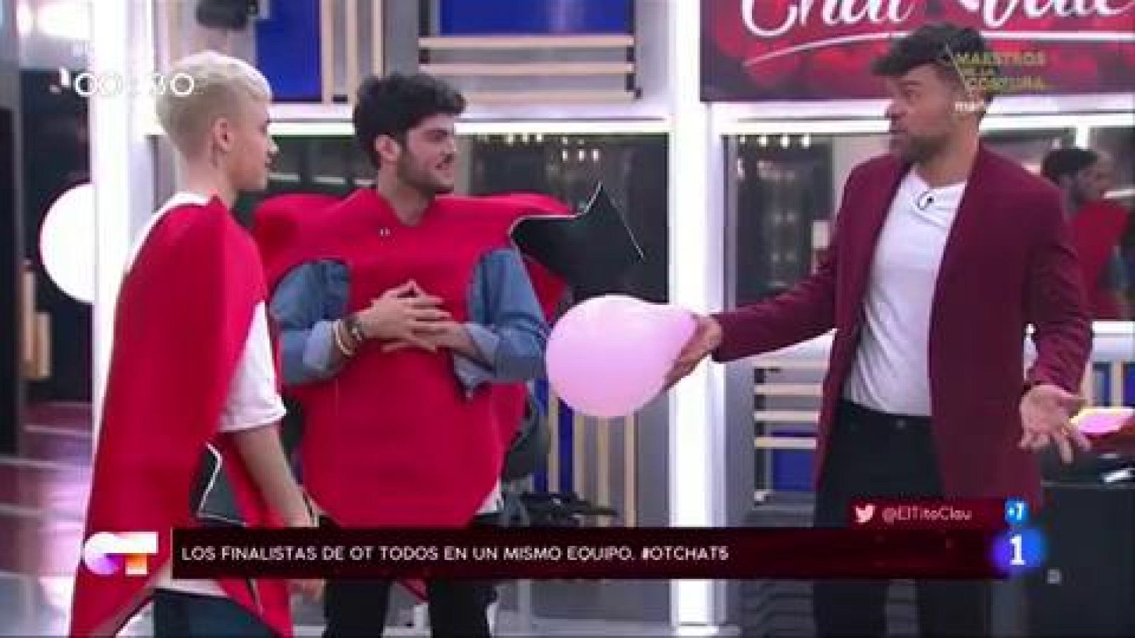 Los concursantes juegan a petar globos en El Chat 5 de Operación Triunfo