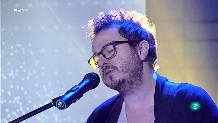 La 2 Noticias - Alis interpreta "Bailando con el viento"