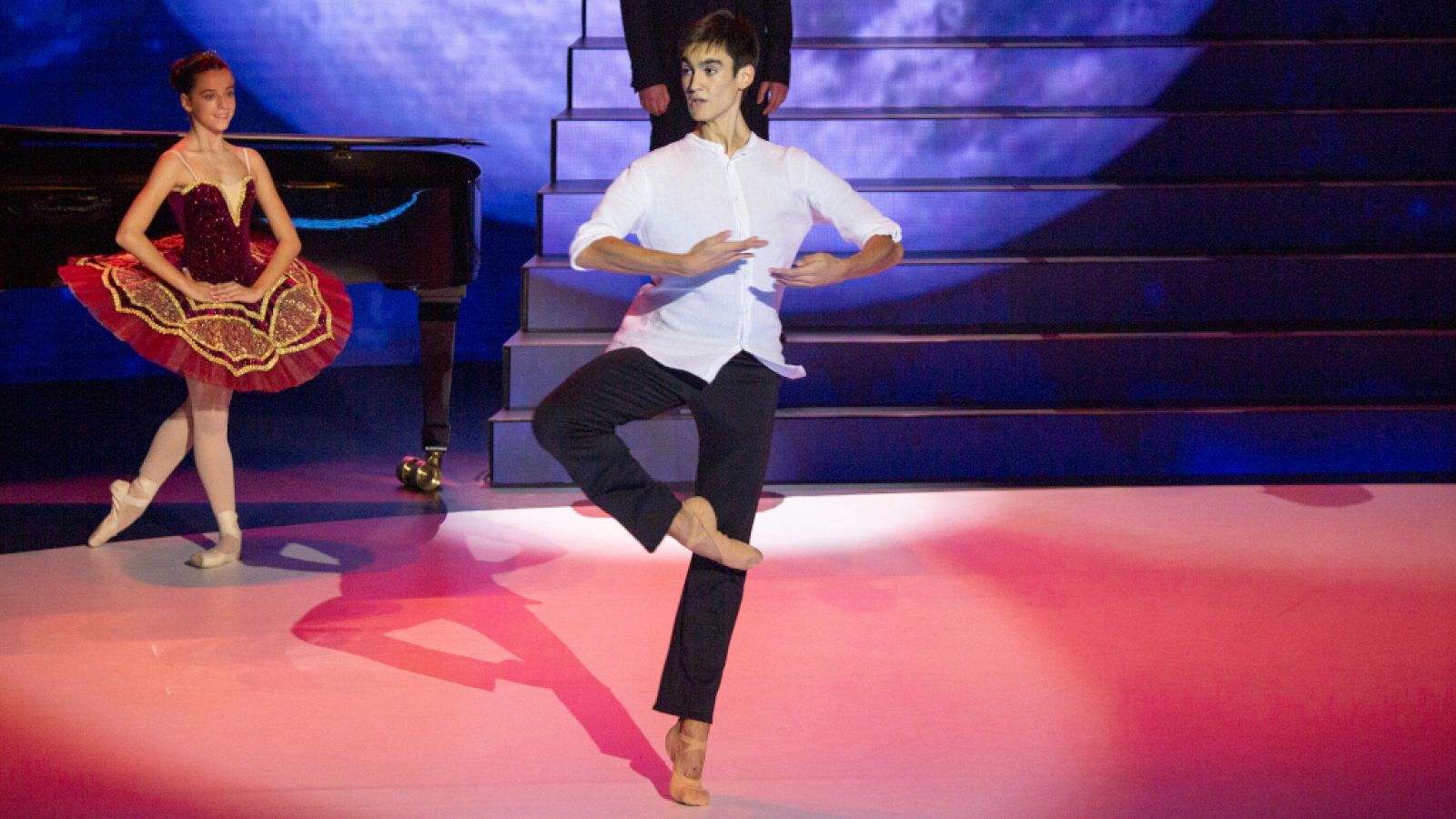 Prodigios 2 - Dafne y Lorien se lo ponen muy difícil a Nacho Duato | Ver