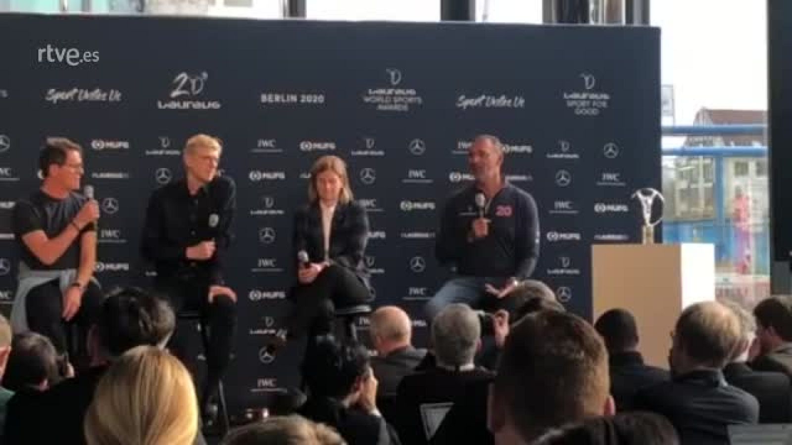 Capello bromea con Gullit recondándole que Italia es una potencia futbolística