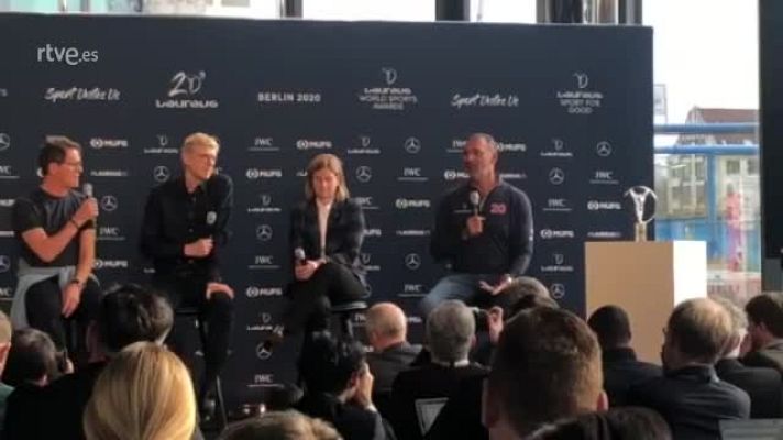  - Capello bromea con Gullit recondándole que Italia es una potencia futbolística