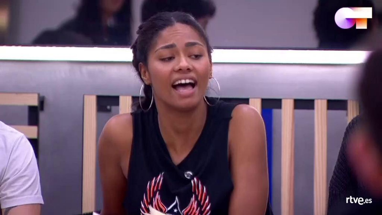 Nia canta un tema propio en clase de Mala Rodríguez en la Academia de Operación Triunfo 2020