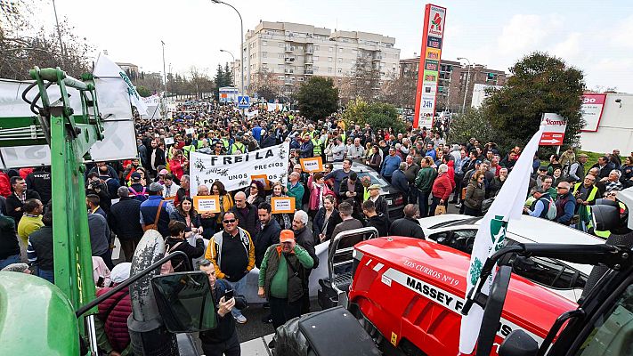 Informativo 24h - Manifestaciones de agricultores en Granada, Pamplona y A Coruña