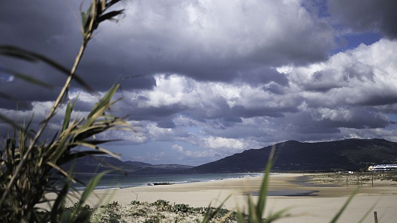 Levante con intervalos de fuerte en el Estrecho - ver ahora