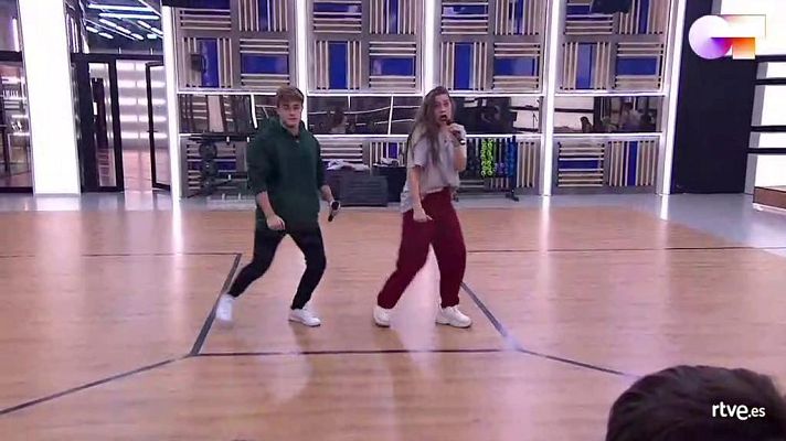 OT 2020 - Gèrard y Eva cantan "The Locomotion" 1r pase de micros