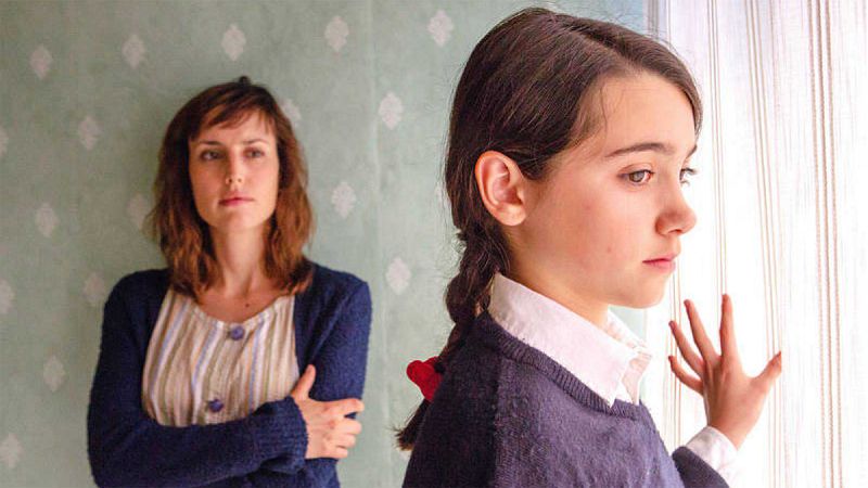 Así es 'Las niñas', una viaje a la educación femenina en los años 90 | Ver