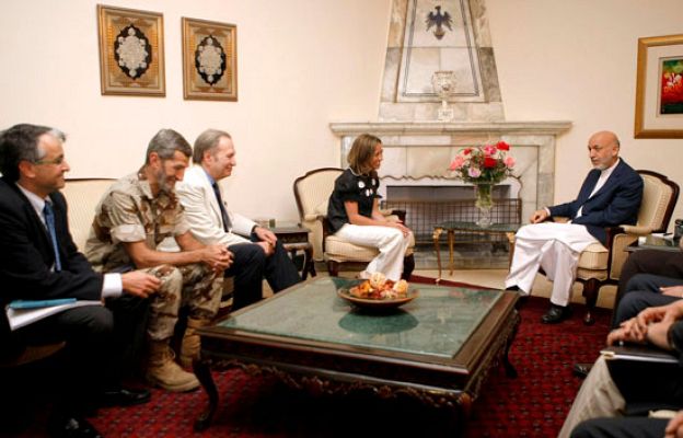  - Chacón visita Afganistán