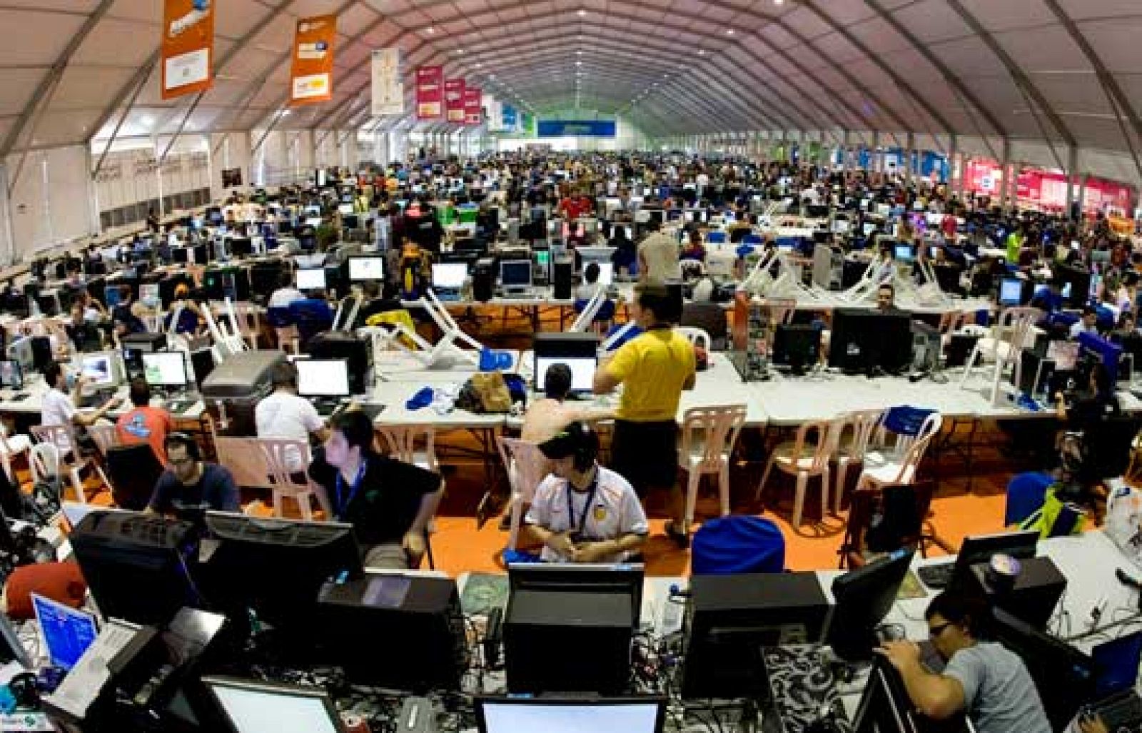 Todo listo en Valencia para la Campus Party, la mayor reunión de internautas que se celebra en España - Ciencia y tecnología en Rtve.es | Ver