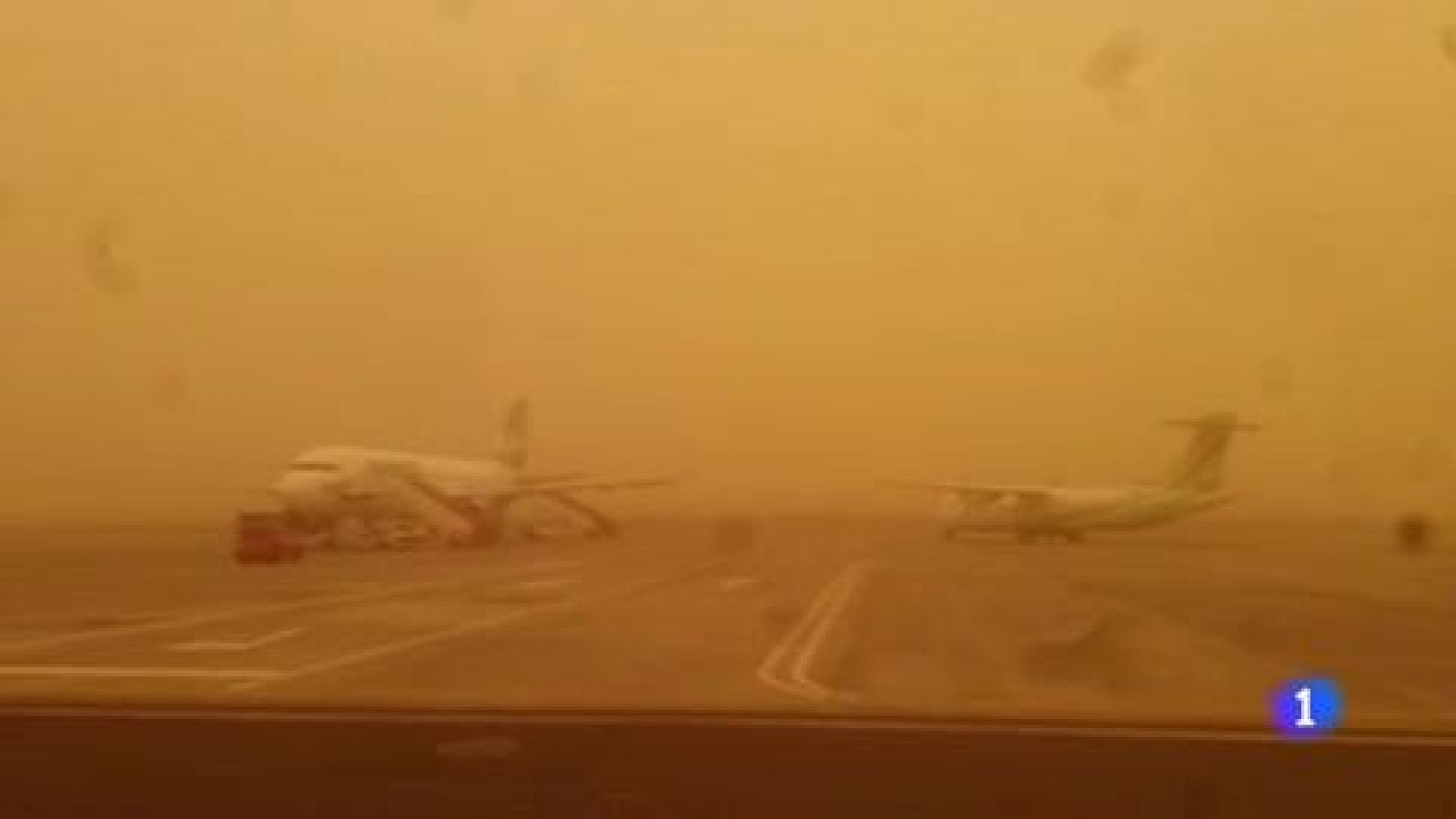 Suspendido el tráfico aéreo en las Islas Canarias por la calima