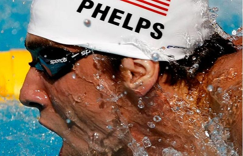 Phelps pasa sin problemas a la semifinal de 200 mariposa