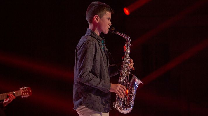 Prodigios - Prodigios 2 - Miguel homenajea a Paco de Lucía con el saxo