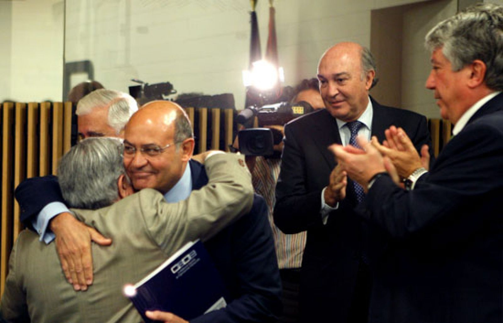 Aplausos para Díaz Ferrán tras la ruptura del diálogo social | Ver