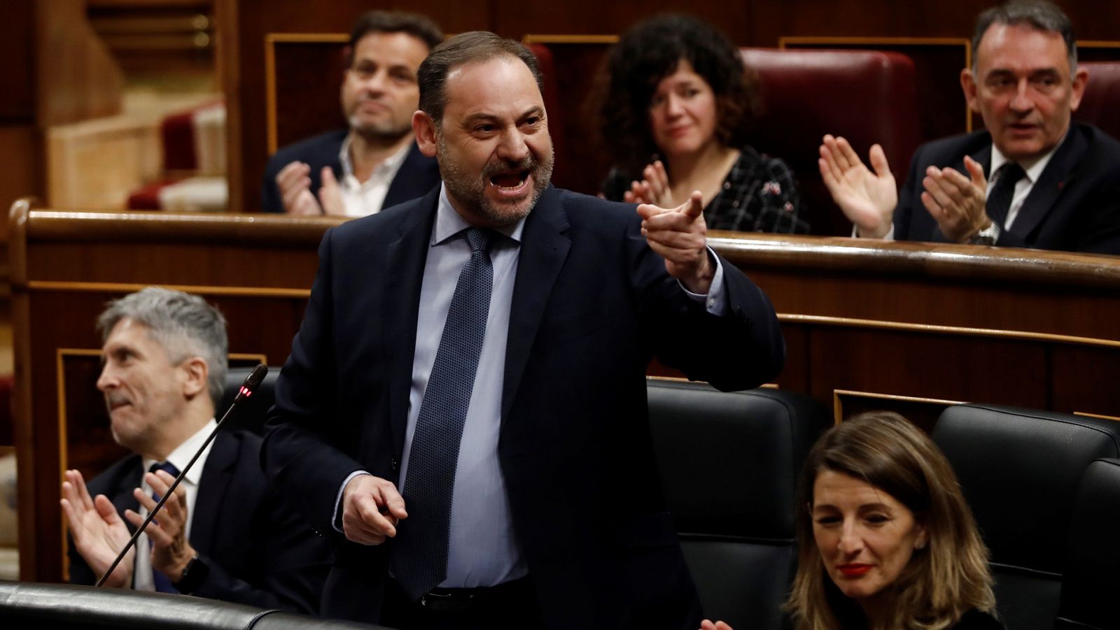 La respuesta de Ábalos por el caso Delcy desata los gritos de dimisión en la oposición y los aplausos de PSOE y Podemos