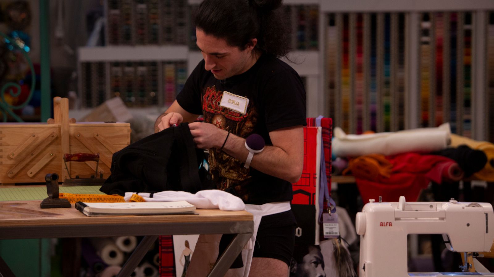 Borja se deja la tela en la mercería | Ver