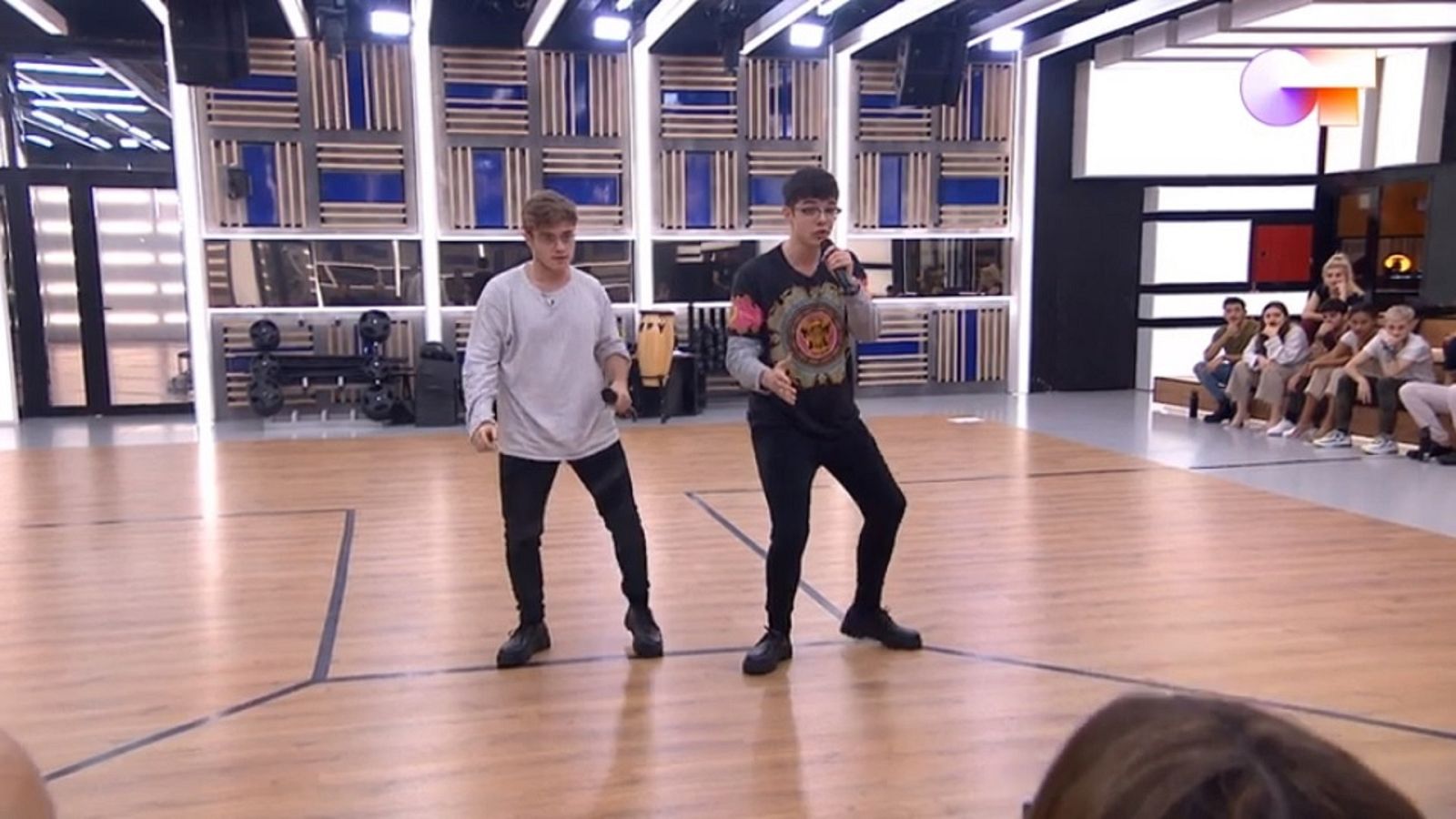 Gèrard y Flavio cantan "Never Gonna Give You Up", de Rick Astley, en el segundo pase de micros de la Gala 7 de Operación Triunfo 2020