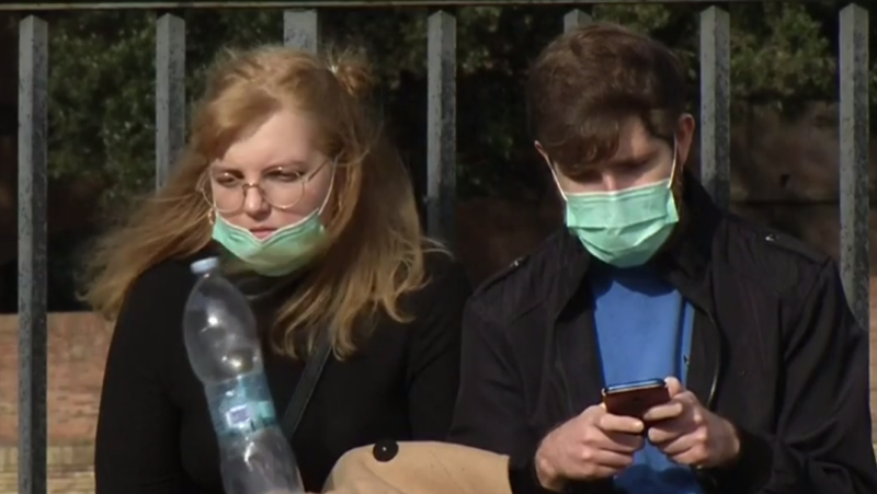 Los centros educativos informan a los alumnos de cómo prevenir el contagio del coronavirus