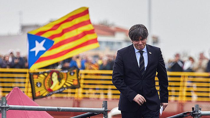 Telediario 1 - Puigdemont se da un baño de masas en Perpiñán