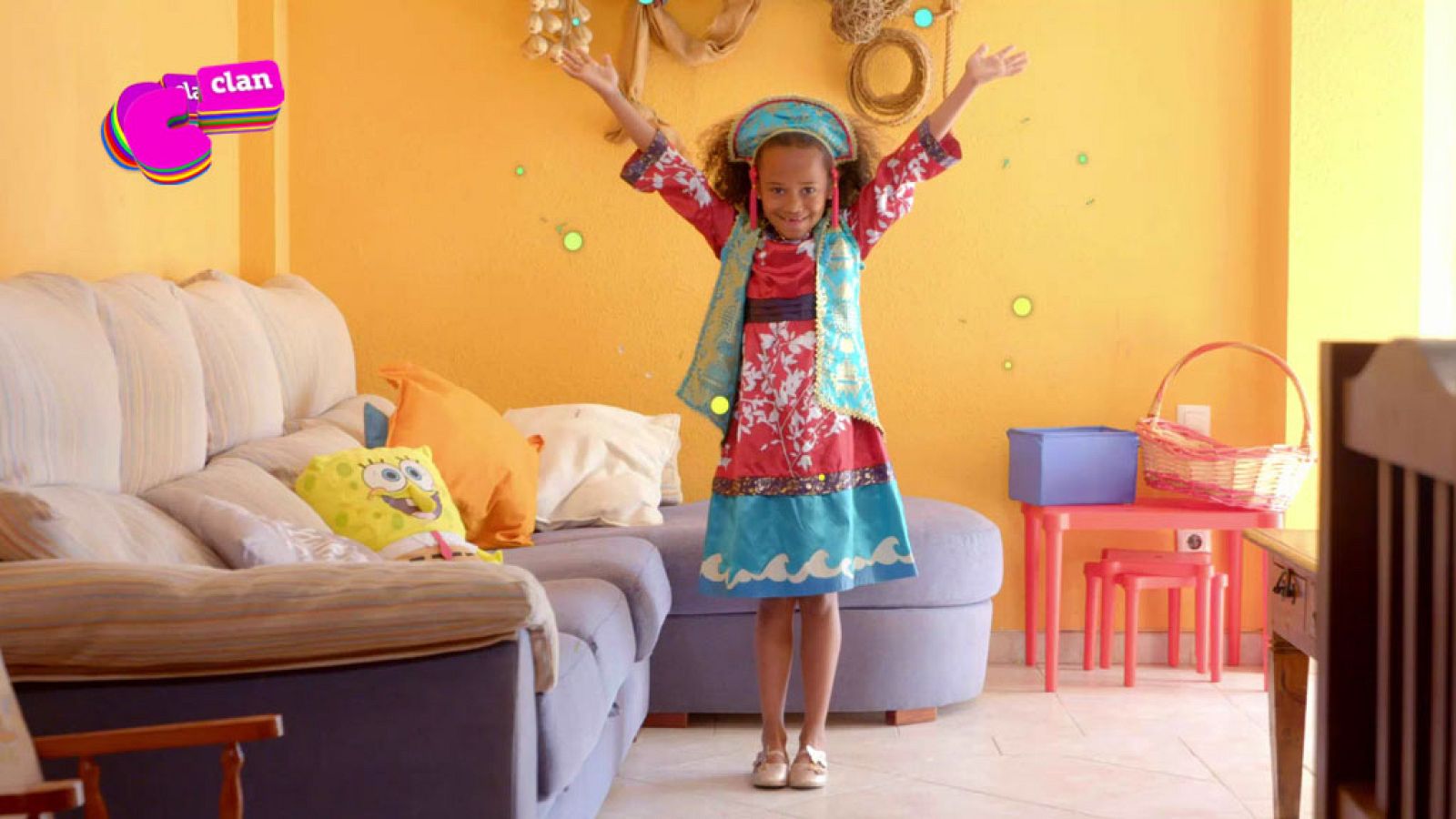 Cristina y su baúl de disfraces - Club Clan | Ver