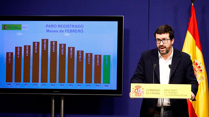 Telediario 1 - El paro baja a niveles de 2008 en febrero y el empleo registra la mayor subida en cinco años
