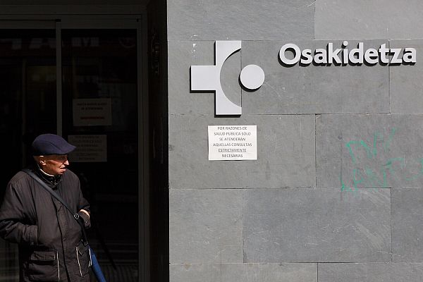 Telediario 1 - Falta de sanitarios en el País Vasco tras el aislamiento de un centenar por el coronavirus