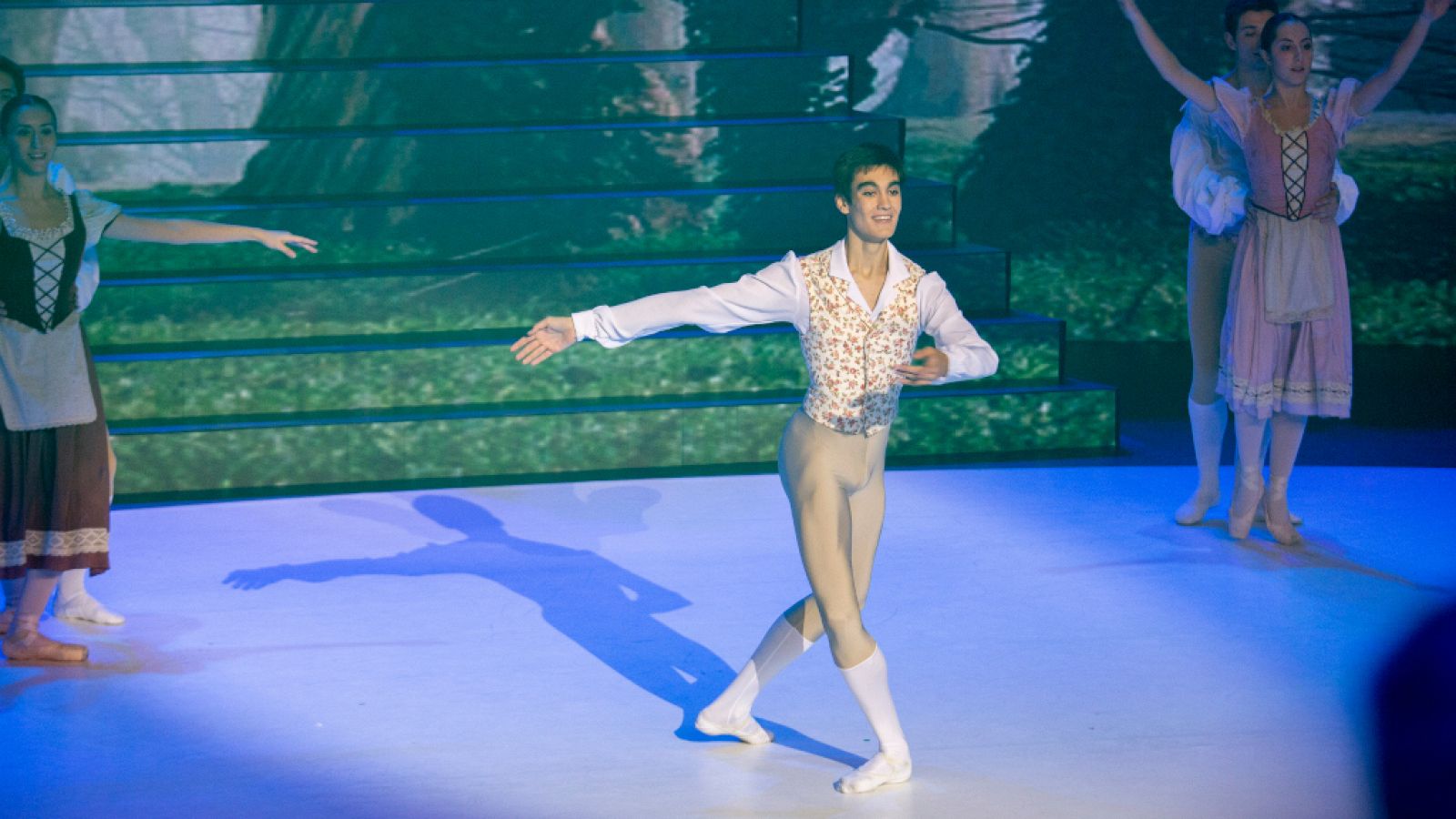 Prodigios 2 - Lorien Ramo esculpe su figura | Ver