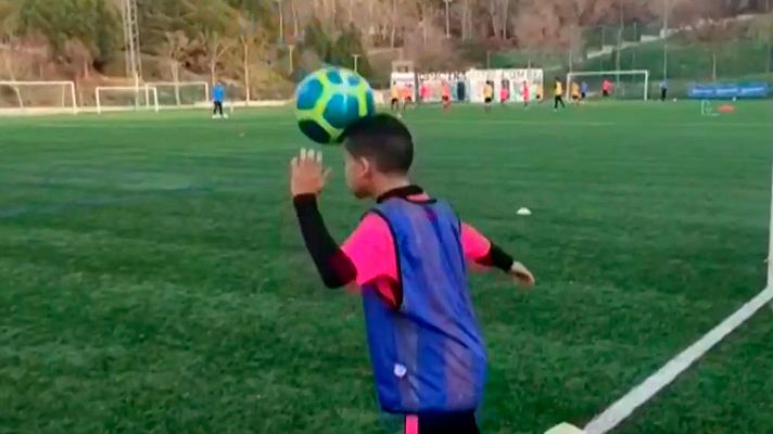 Telediario 1 - Prohíben rematar de cabeza a los menores de 12 años en el Reino Unido por motivos de salud