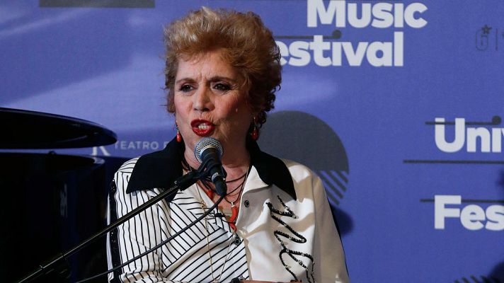 Telediario 1 - Después de superar graves problemas de salud, María Jiménez retoma su carrera artística a los 70 años