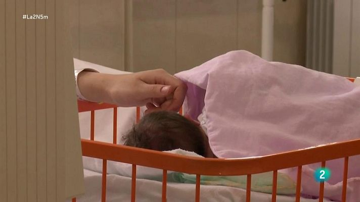 La 2 Noticias - Serbia quiere compensar a las familias víctimas del robo de bebés
