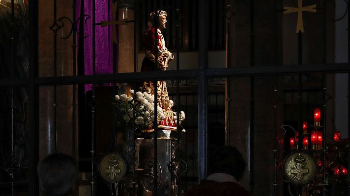 Telediario 1 - Prohibido el tradicional besapié del Cristo de Medinaceli por el coronavirus