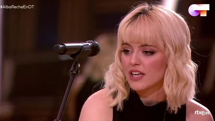 OT 2020 - Alba Reche da un concierto en la Academia de OT 2020