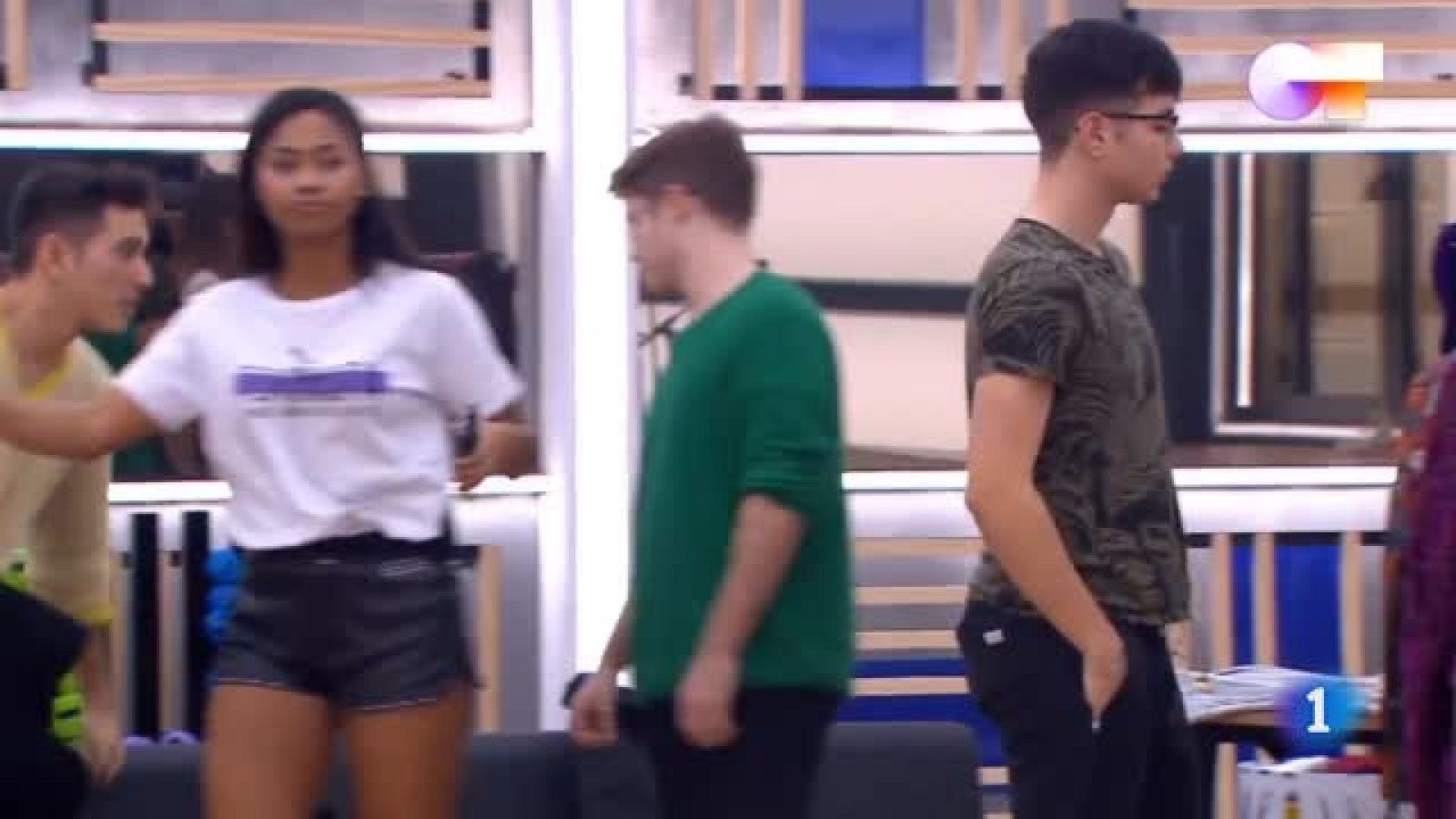 El diseñador Juan Avellaneda da una clase de estilo y vestuario en la Academia de OT 2020