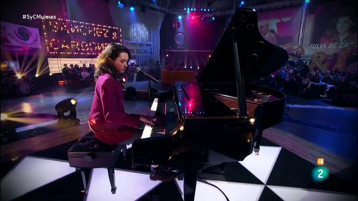 Sánchez y Carbonell - Alice Wonder al piano con 'Bajo la piel'