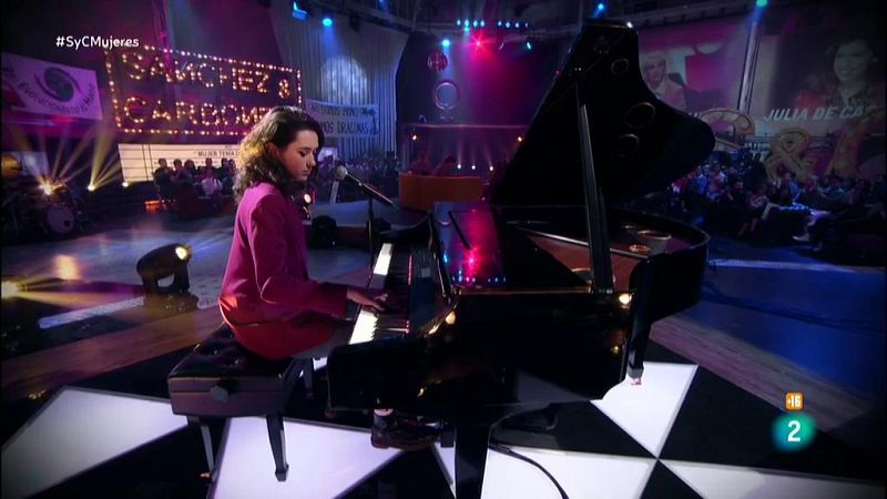 Alice Wonder al piano con 'Bajo la piel'