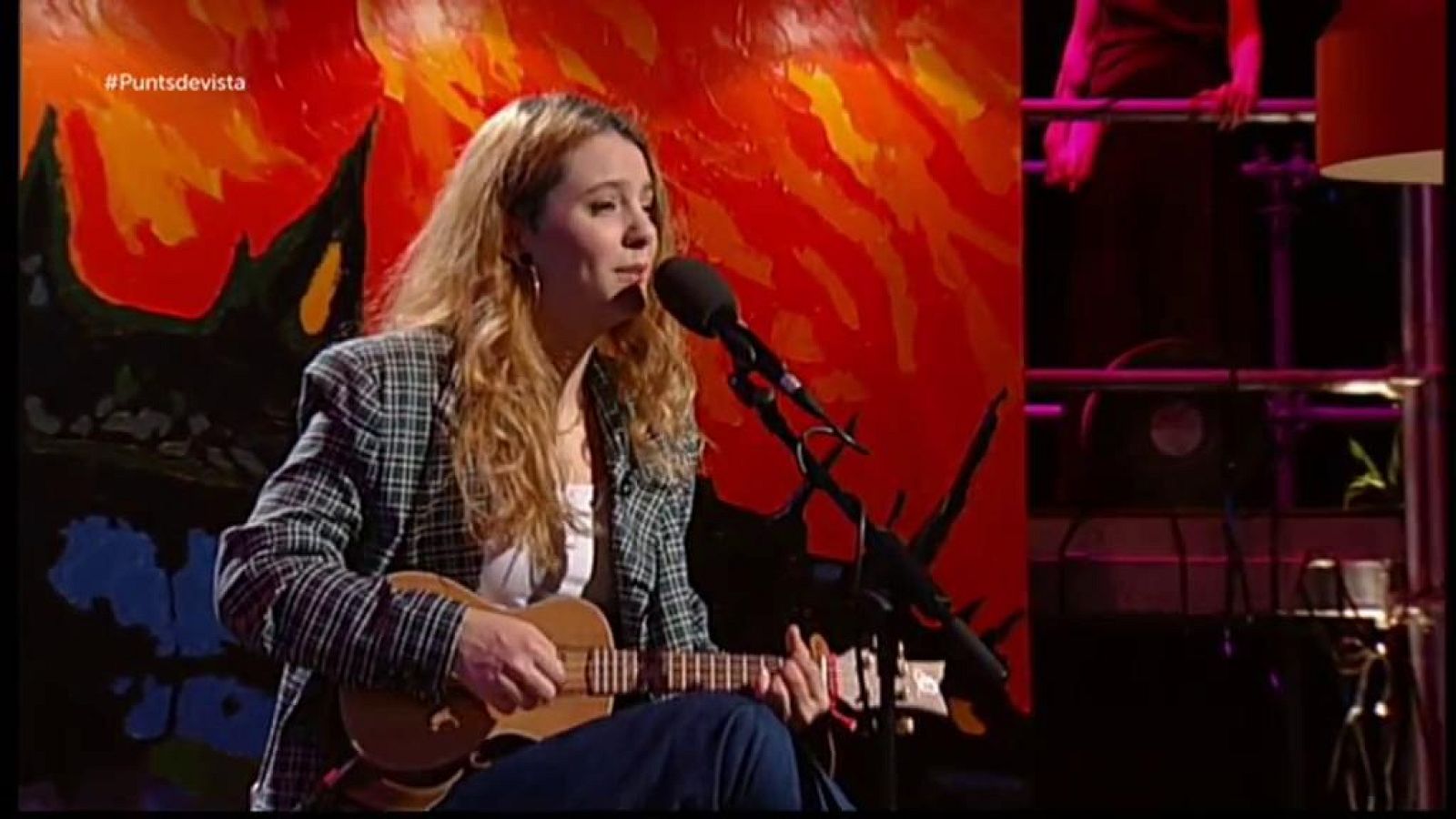 Actuació de la cantant Suu a Punts de vista