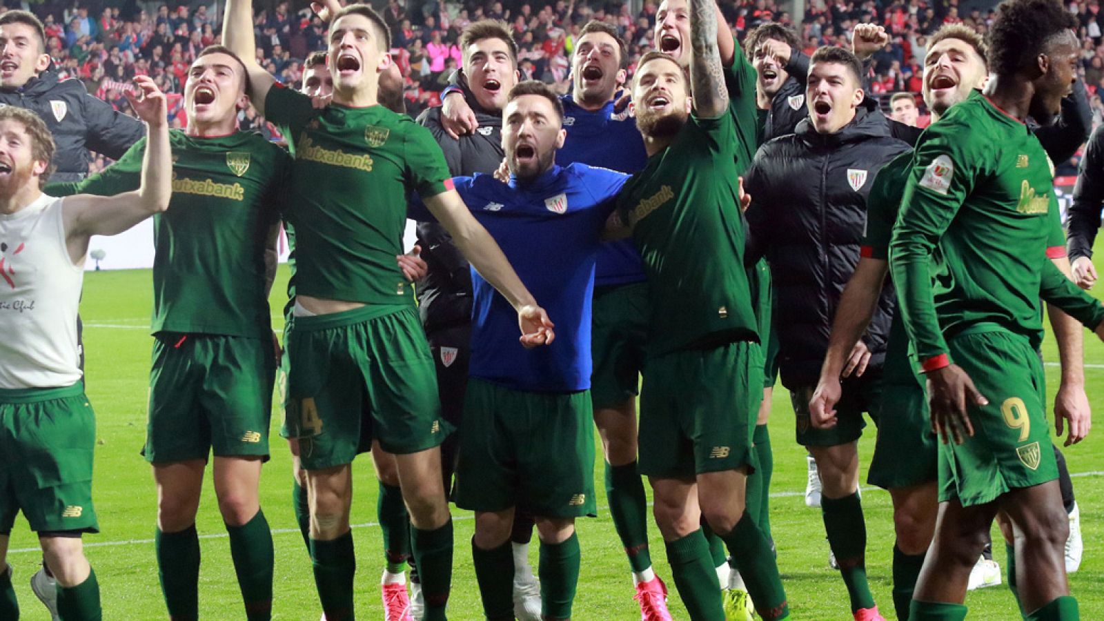 Villalibre ameniza la celebración del Athletic en el vestuario - Informativo 24h | Ver