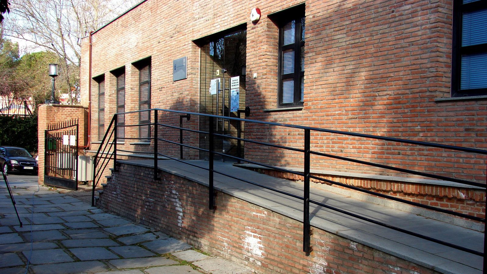 El centro de mayores de Valdemoro en el que se han registrado 16 casos de coronavirus no ha abierto esta mañana