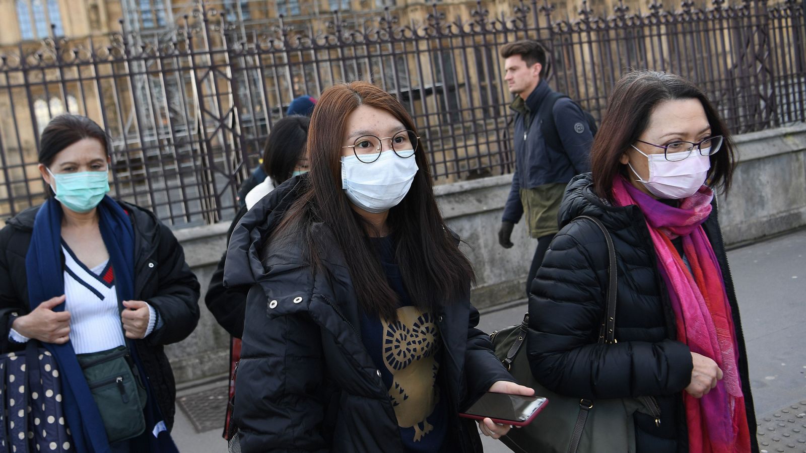 Más de 100.000 casos de coronavirus en 95 países