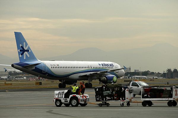 Telediario 1 - El coronavirus provoca pérdidas en las aerolíneas