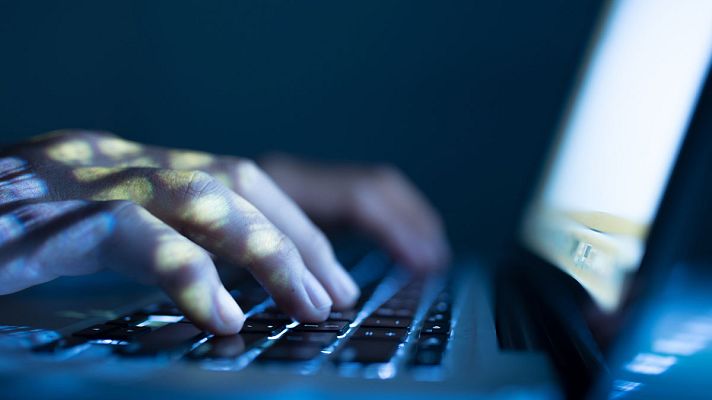Telediario 1 - El cibercrimen es la actividad delictiva que más dinero mueve en el mundo