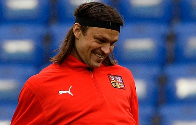  - Ujfalusi apunta alto