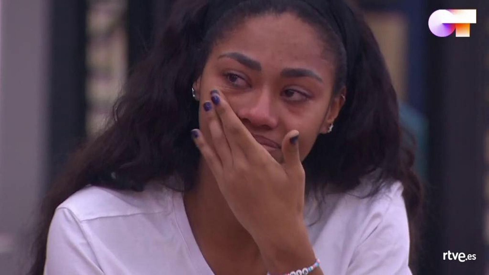 Nia llora al ver la actuación de Jesús en la Gala 8